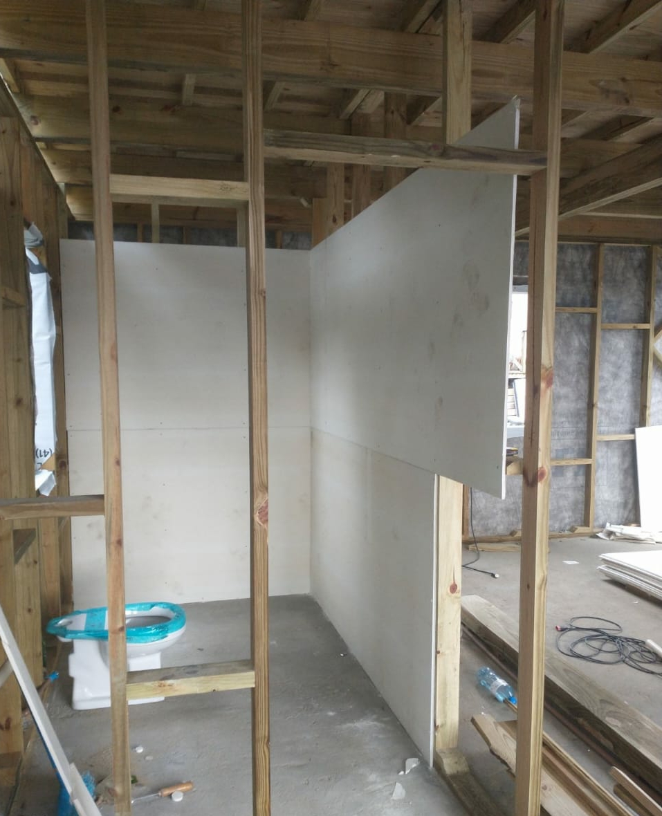 Paredes em drywall, vedações termoacústicas.