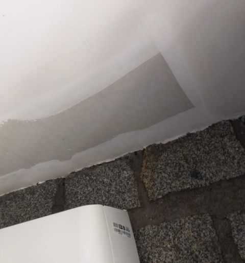 Forro de encontro com parede de pedra