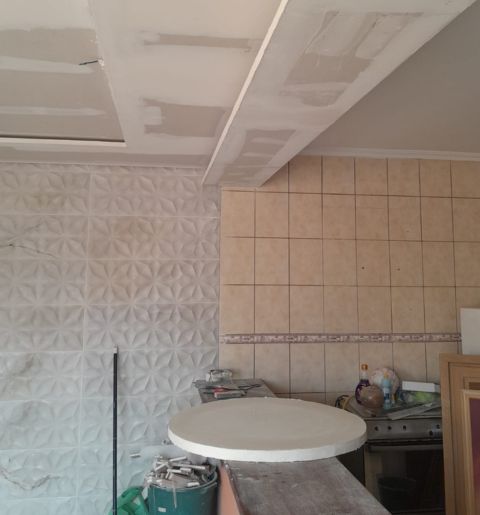 forro de drywall rebaixado com moldura e nicho